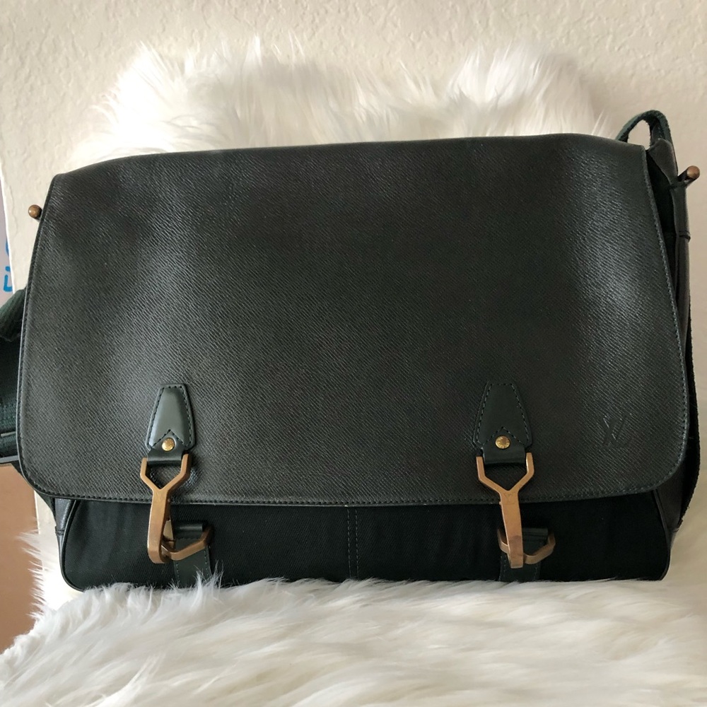 Authentic LV Green Taiga Leather Messenger Bag
